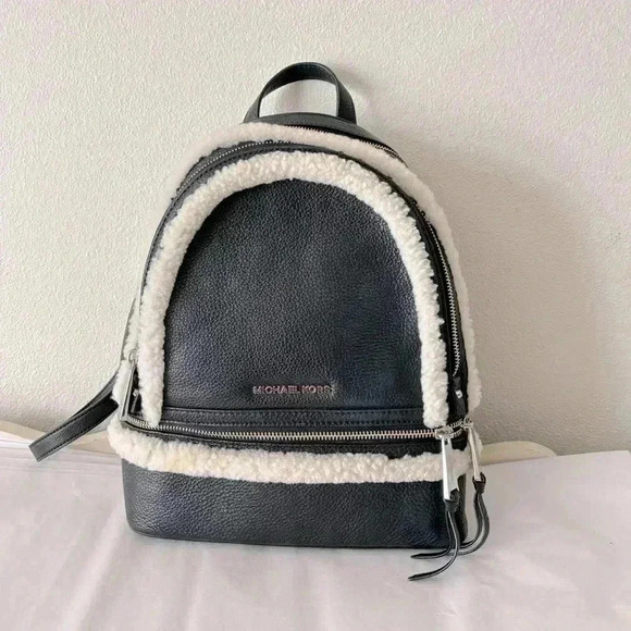 MICHAEL KORS Rhea Black Leather Sherpa Lined Backpack Rare - Picture 2 of 10